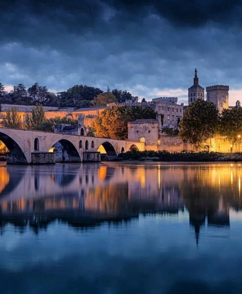 Pont Saint-Bénézet au crépuscule