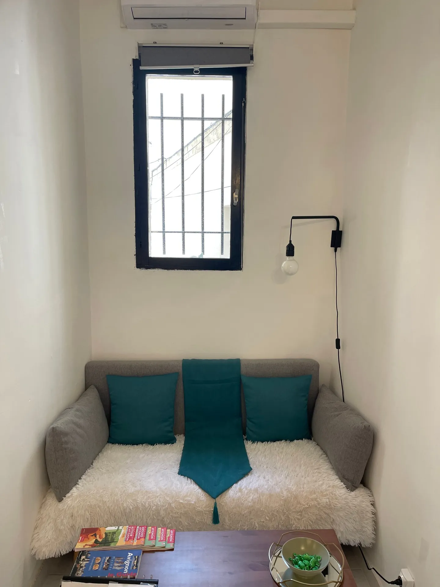 Canapé et coussins turquoise