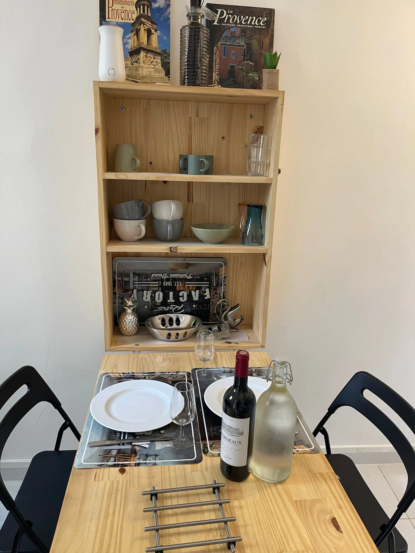 Table rabattable et étagère